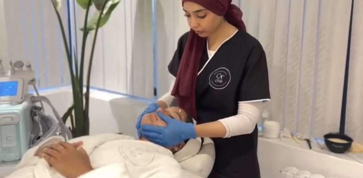 Soin du visage en cabine à la Maison de Beauté CYLIA